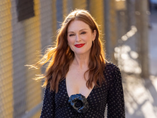 Julianne Moore - Los Angeles 09/22/2021 фото №1312739