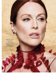 JULIANNE MOORE in Io Donna Del Corriere Della Sera, November 2019 фото №1234249