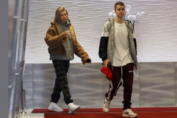 Hailey Rhode Bieber and Justin Bieber – Leave Their Hotel in Beverly Hills 01/07 фото №1134158