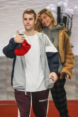 Hailey Rhode Bieber and Justin Bieber – Leave Their Hotel in Beverly Hills 01/07 фото №1134154