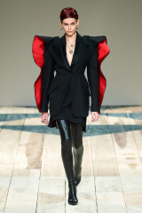 Alexander McQueen Autumn/Winter 2020 Fashion Show in Paris фото №1250655