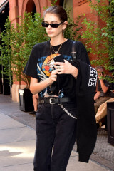 Kaia Gerber Leaves Her Hotel in New York 06/29/2018  фото №1082979