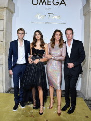 Kaia Gerber – “Her Time” Omega Photocall, PFW in Paris фото №999581