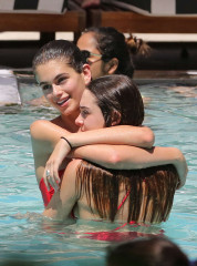 Kaia Gerber in Red Bikini at the pool in Miami фото №1058654