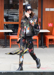 Kaia Gerber Urban Style – New York City фото №1040574