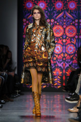 Kaia Gerber Walks Anna Sui Fashion Show in NYC фото №1041954