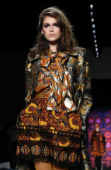 Kaia Gerber Walks Anna Sui Fashion Show in NYC фото №1041951