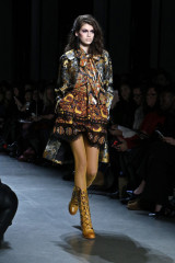 Kaia Gerber Walks Anna Sui Fashion Show in NYC фото №1041944