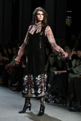 Kaia Gerber Walks Anna Sui Fashion Show in NYC фото №1041961