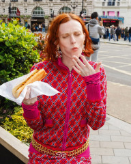 Karen Elson ~ Vogue Italia August 2024 by Martin Parr фото №1408322