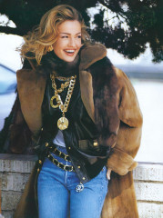 Karen Mulder by Patrick Demarchlier for US Vogue // August 1991. фото №1286376