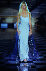 Karen Mulder - Versace Haute Couture F/W 1995 фото №1281496