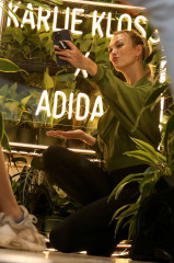 Karlie Kloss - Shooting 'Adidas x Karlie Kloss' in New York | June 8, 2021 фото №1300079