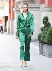 Karlie Kloss - Out and About at New York Fashion Week Spring/Summer 2023 фото №1351313
