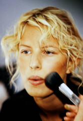 Karolina Kurkova at Michael Kors Spring Summer 2001 Backstage фото №1416953