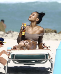 Karrueche Tran in Bikini on a Beach in Miami  фото №956439