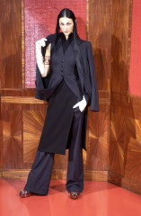 Kasia Pysiak ~ Jean Paul Gaultier FW 2001 Couture фото №1375643