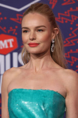 Kate Bosworth - at 2019 CMT Music Awards in Nashville  фото №1196634