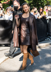 Kate Hudson - Arrives to Michael Kors S/S 2022 at NYFW 09/10/2021 фото №1311715