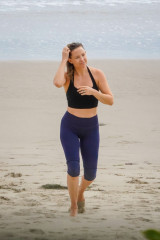 KATE HUDSON Out on the Beach in Malibu 06/24/2020 фото №1261591