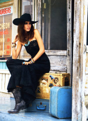 Kate King - photoshoot "The Road To Tijuana" for "Vogue Japan" фото №976902