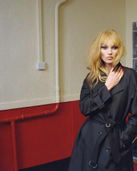 Kate Moss ~ Perfect Magazine Issue #8.5 2025 by Nadia Lee Cohen фото №1417199