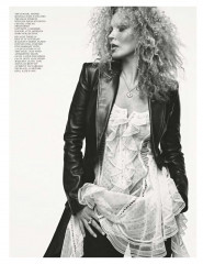 Kate Moss – British Vogue Magazine May 2019 Issue фото №1158741