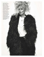 Kate Moss – British Vogue Magazine May 2019 Issue фото №1158743