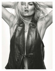 Kate Moss – British Vogue Magazine May 2019 Issue фото №1158738