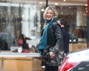 Kate Moss shopping at Hermes in London фото №1037641