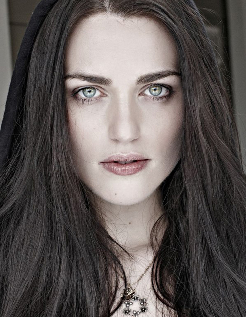 Кэти МакГрэт (Katie McGrath)