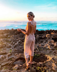 Katrina Bowden – “Oahu + Kauai Travel Guide” Photoshoot фото №1038207