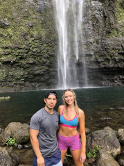 Katrina Bowden – “Oahu + Kauai Travel Guide” Photoshoot фото №1038213