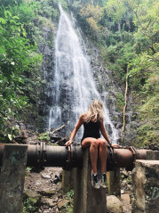 Katrina Bowden – “Oahu + Kauai Travel Guide” Photoshoot фото №1038210