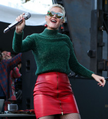 Katy Perry – One Love Malibu Festival Benefit Concert in Calabasas 12/02/2018 фото №1123010