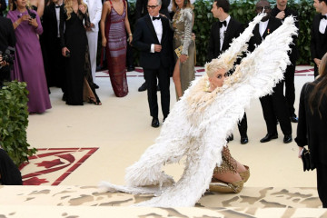 Katy Perry – MET Gala 2018 фото №1068577