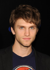 Keegan Allen фото №814928