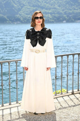 Keira Knightley – at Chanel Cruise Fashion Show 2025 in Italy фото №1417539