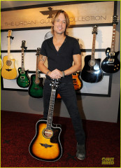 Keith Urban - The World Premiere of The URBAN Guitar Collection 10/04/2013 фото №1083841