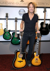 Keith Urban - The World Premiere of The URBAN Guitar Collection 10/04/2013 фото №1083842