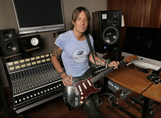 Keith Urban - Photoshoot 04/14/2016 фото №1084860