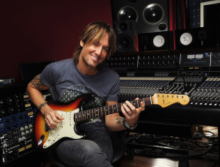 Keith Urban - Photoshoot 08/22/2013 фото №1085751