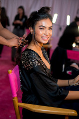 Kelly Gale – Victoria’s Secret Fashion Show Backstage 2018  фото №1116063