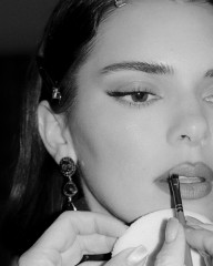 Kendall Jenner for Vanityfair wearing archival mugler  + loreal paris  фото №1413927