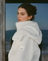 Kendall Jenner - Alo Yoga Outerwear Campaign (2021) фото №1315935