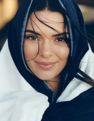 Kendall Jenner - Vogue Germany (December 2021) фото №1323694