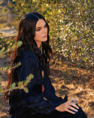 Kendall Jenner - KKW Fragrance (2021) фото №1316004