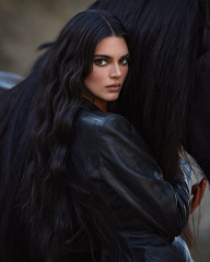 Kendall Jenner - KKW Fragrance (2021) фото №1316003