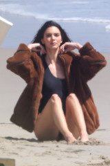 Kendall Jenner - Photoshoot in Malibu, CA  09/03/2021 фото №1309465
