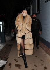 Kendall Jenner - Leaving Matsuhisa restaurant in Aspen, CO 01/16/2022 фото №1333931